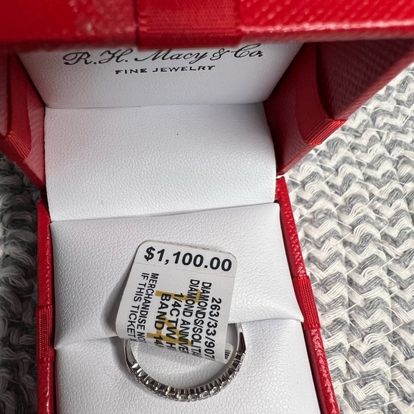 Macy’s bridal ring set. Engagement ring 3/4 ct. t.w. & the band is 1/4 ct t.w. - Picture 9 of 9